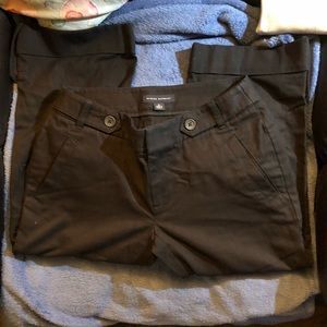 Black Capri pants